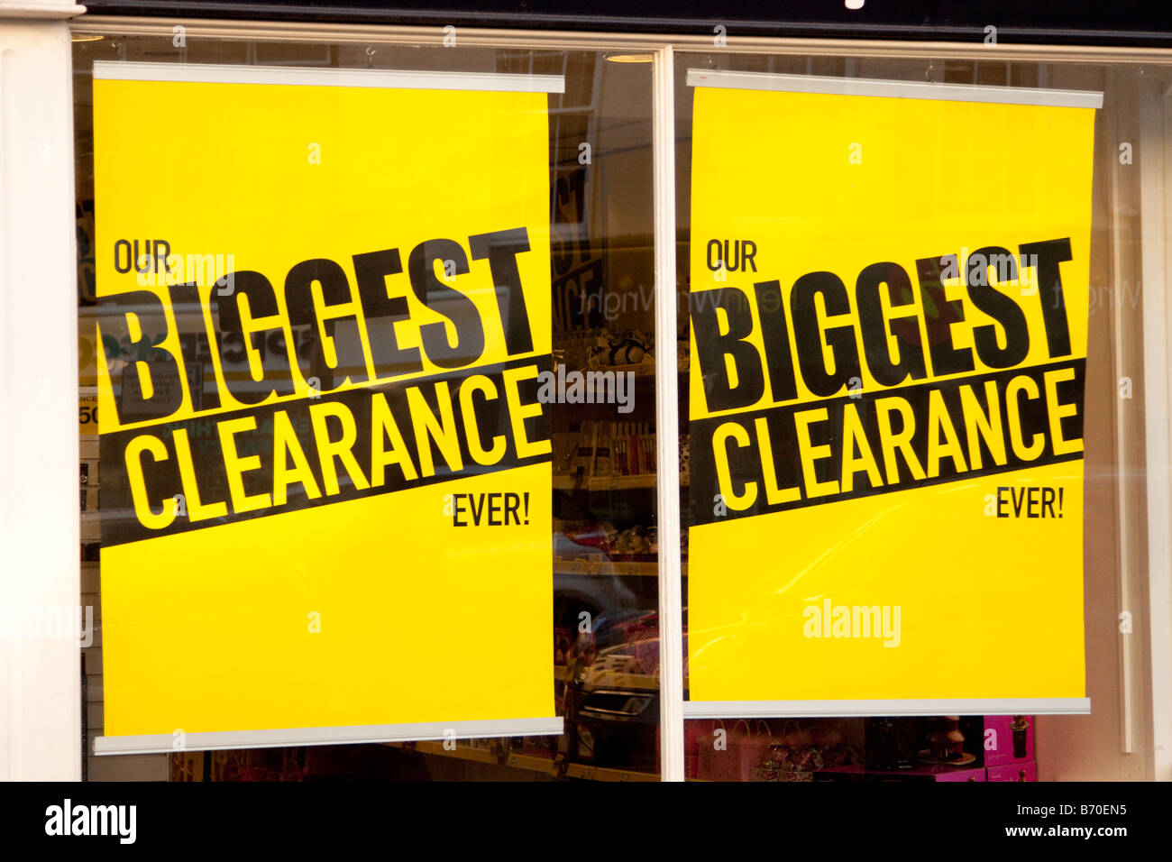 https://c8.alamy.com/comp/B70EN5/2-yellow-sale-signs-in-a-shop-window-claiming-the-biggest-clearance-B70EN5.jpg