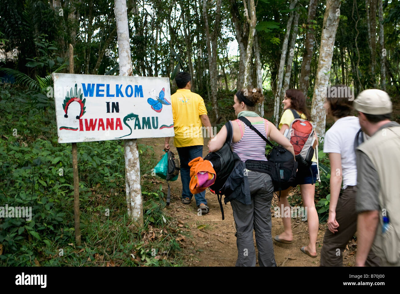 Suriname, Kwamalasamutu, Tourists arriving at tourist lodge called Iwana Samu. Stock Photo