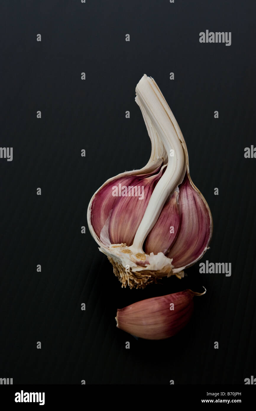 Unpeeled garlic loose hires stock photography and images Alamy