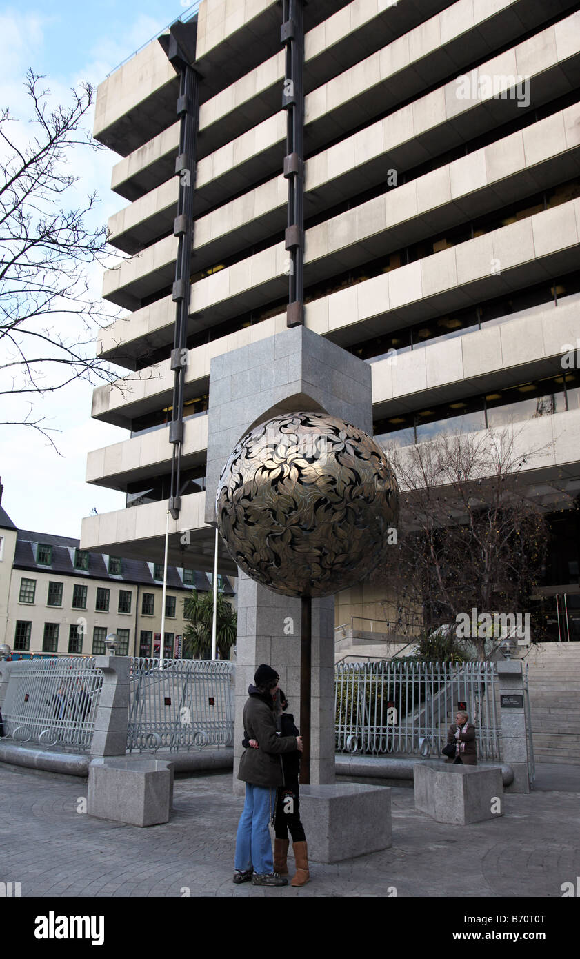 Lovers Outside Irish Financial Regulator Building Central Bank
