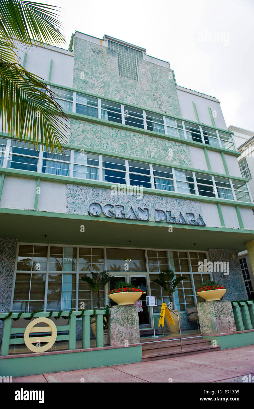 Miami South Beach , Ocean Drive , Ocean Plaza , green & white art deco ...