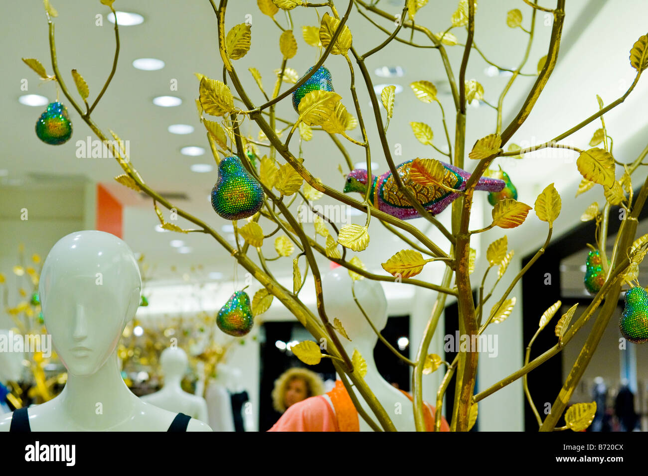 Gardens Shopping Mall or center Xmas decorations in store with a partridge in a pear tree by mannequins in department store Stock Photo
