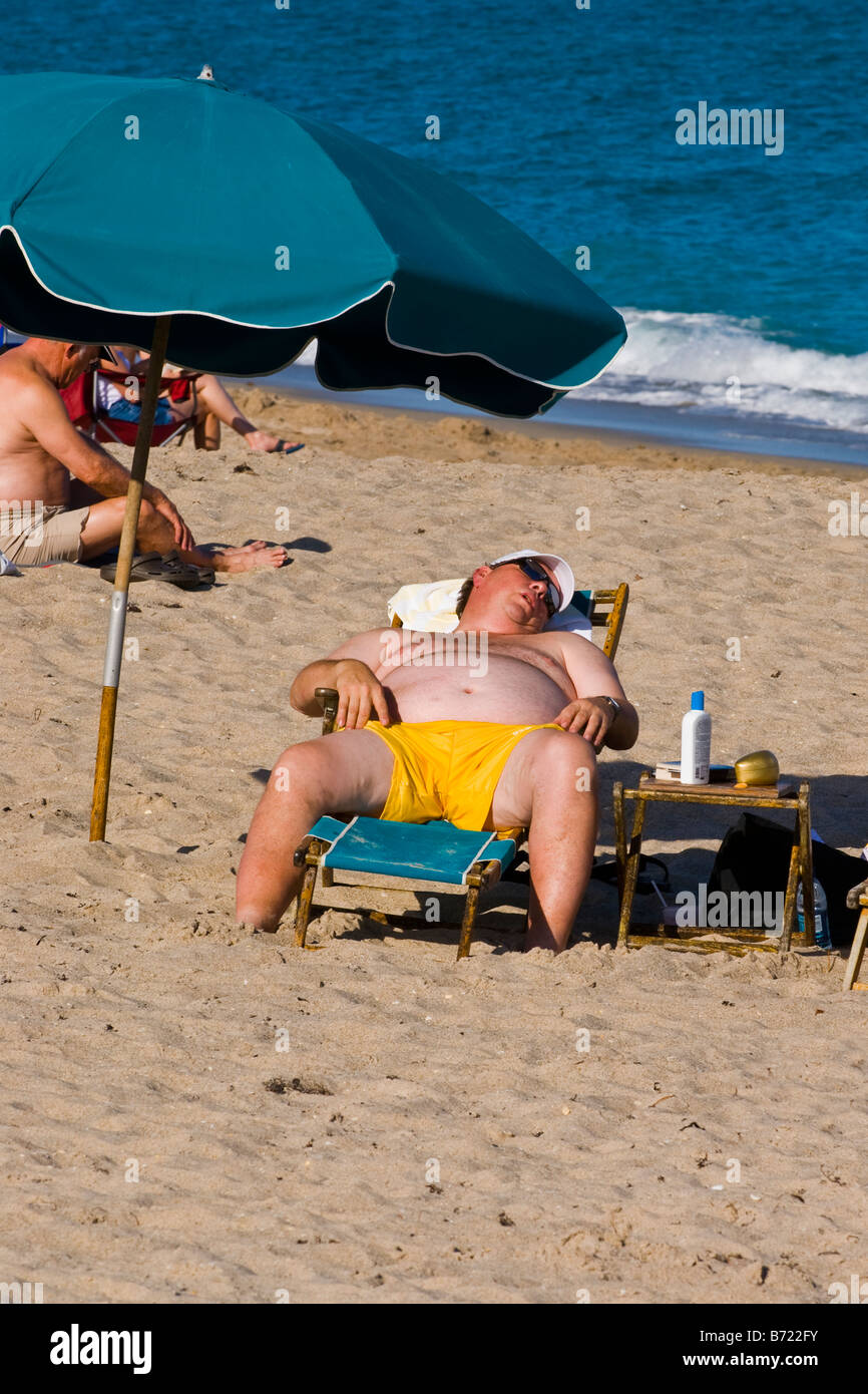 Fat man deck chair hi res stock photography and images Alamy