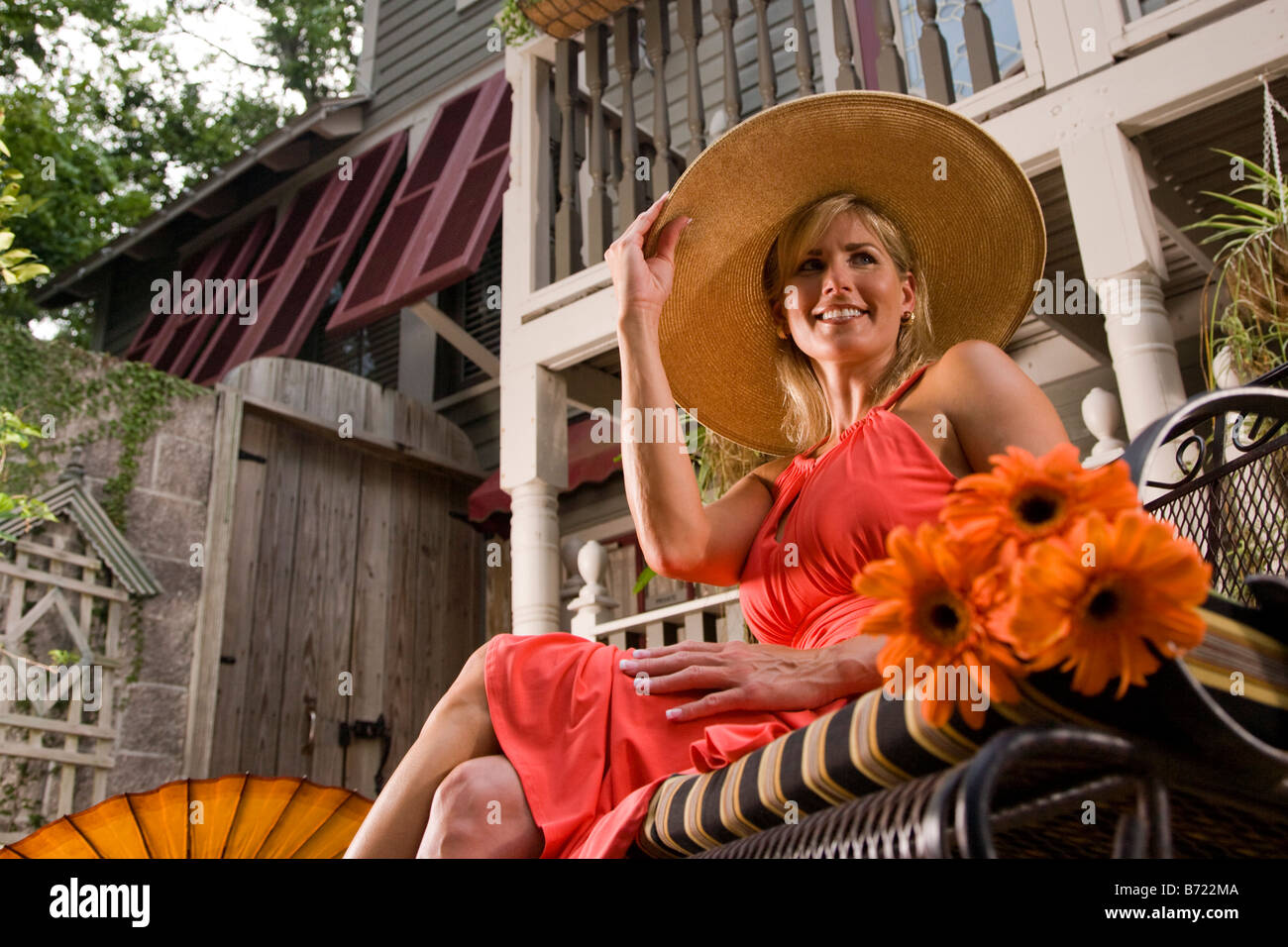 Woman wearing wide brimmed hat hi-res stock photography and images - Alamy