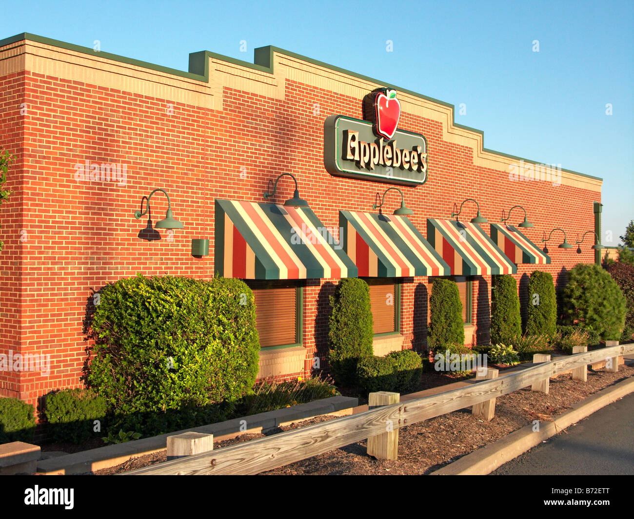 Applebees restaurant applebees building hi-res stock photography and