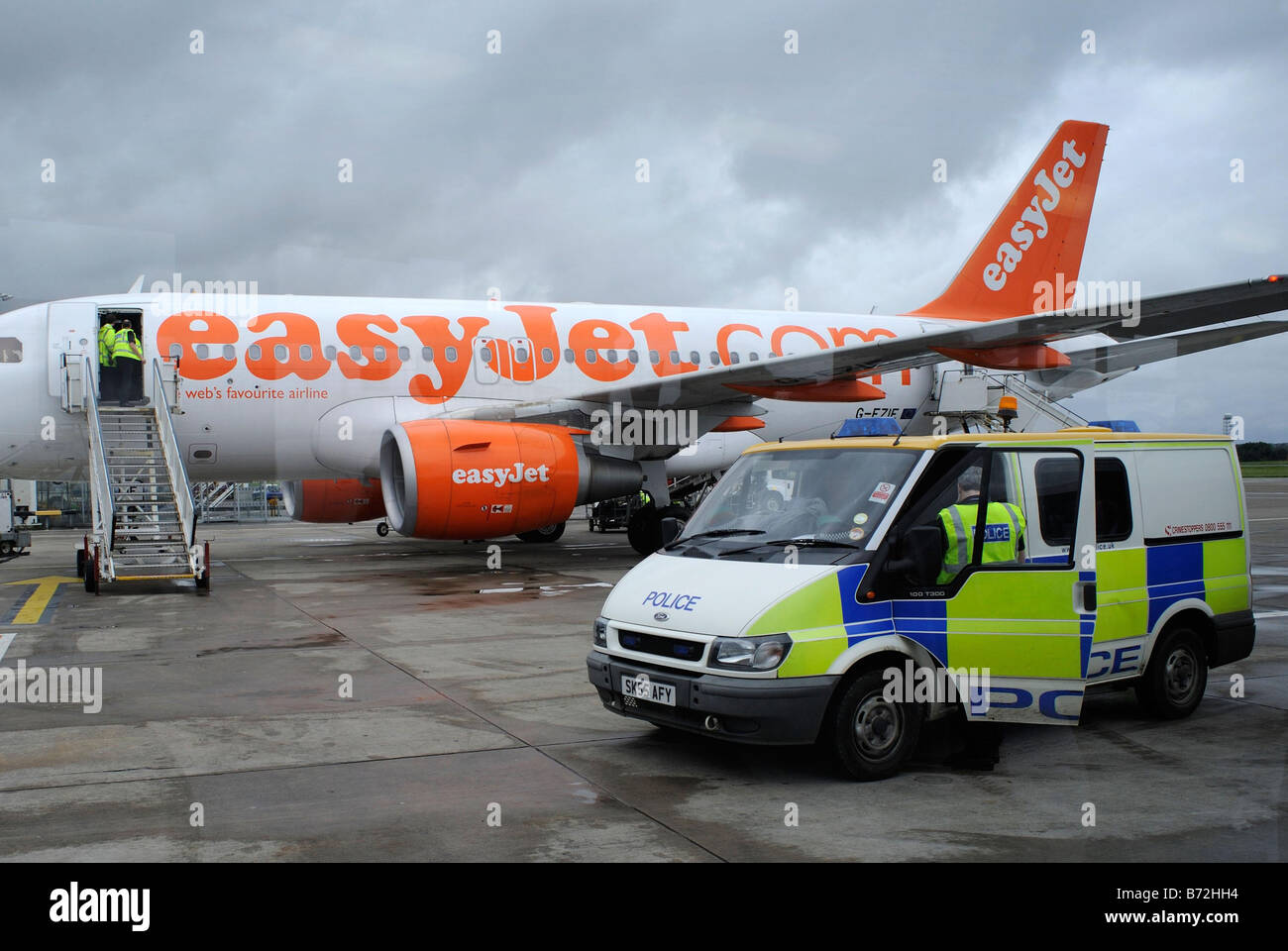 Easyjet airplane with police van outside that has just arrested a passenger for erratic behaviour Edinburgh airport Stock Photo