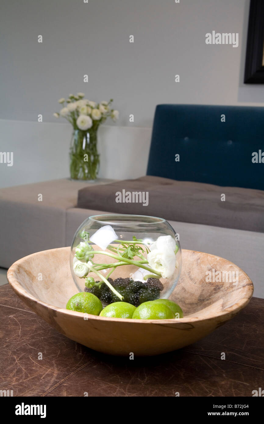 Interior round fruit bowl Stock Photo - Alamy