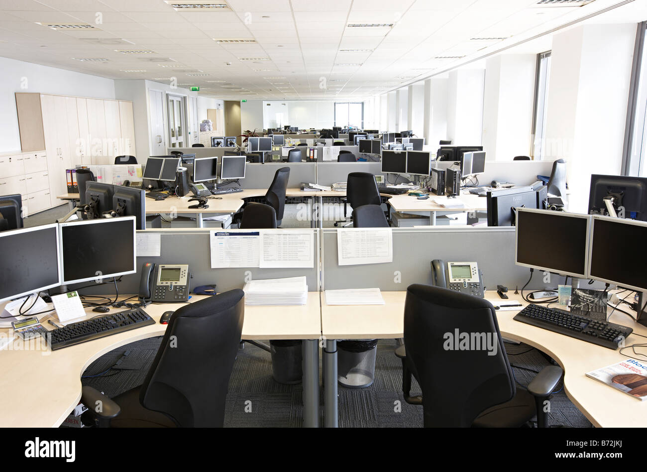 Empty Trading Desk Office Canary Wharf Stock Photo 21571526 Alamy