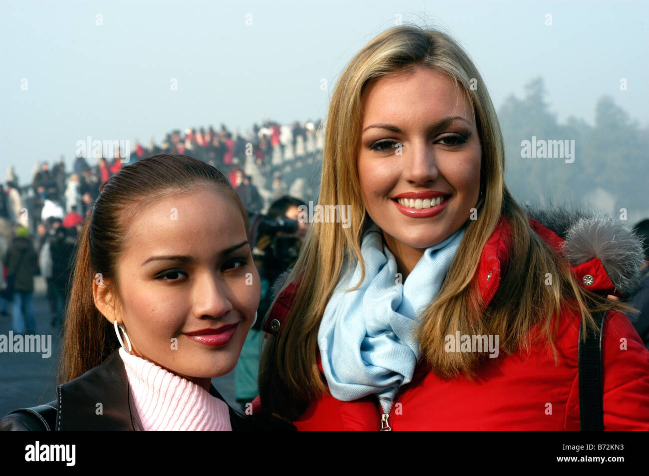 Miss Ireland, Rosanna Davison, right, visits the Summer Palace in Beijing, China. 20-Nov-2003 Stock Photo