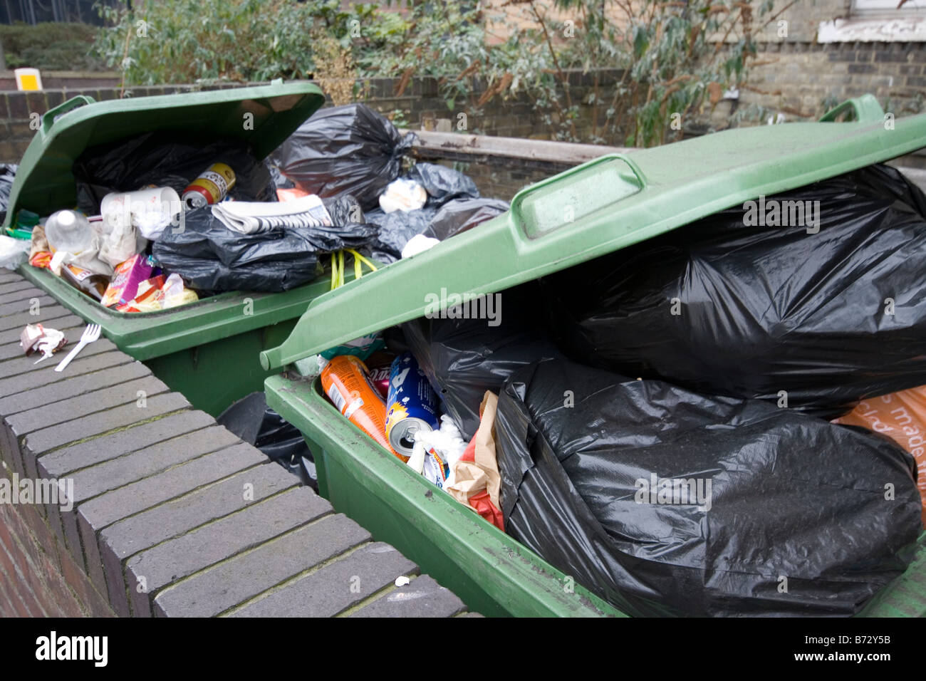 Waste bags black wheelie bin hires stock photography and images Alamy