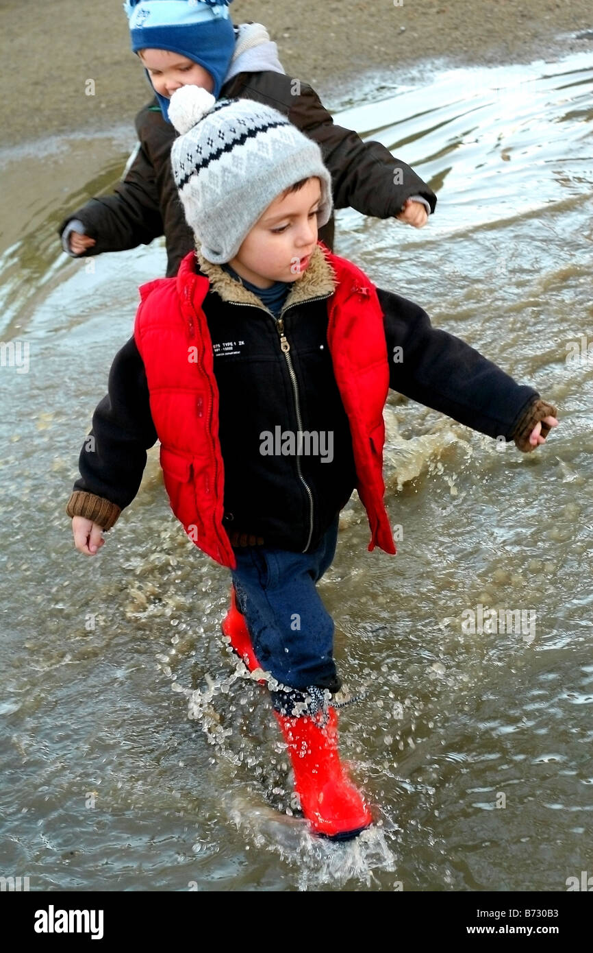 Kids playing in rain hi-res stock photography and images - Alamy