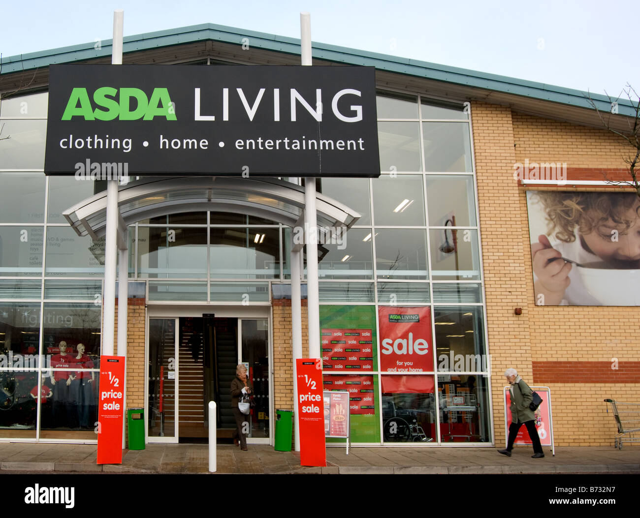 Kamelmilch Im Verkauf in Asda Supermärkten in London Vereinigtes Königreich  England Und Sehr Teuer Redaktionelles Stockbild - Bild von beduine,  bewirtschaften: 183381969