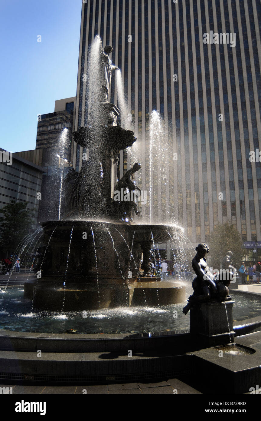 Fountain Square in Cincinnati Stock Photo Alamy