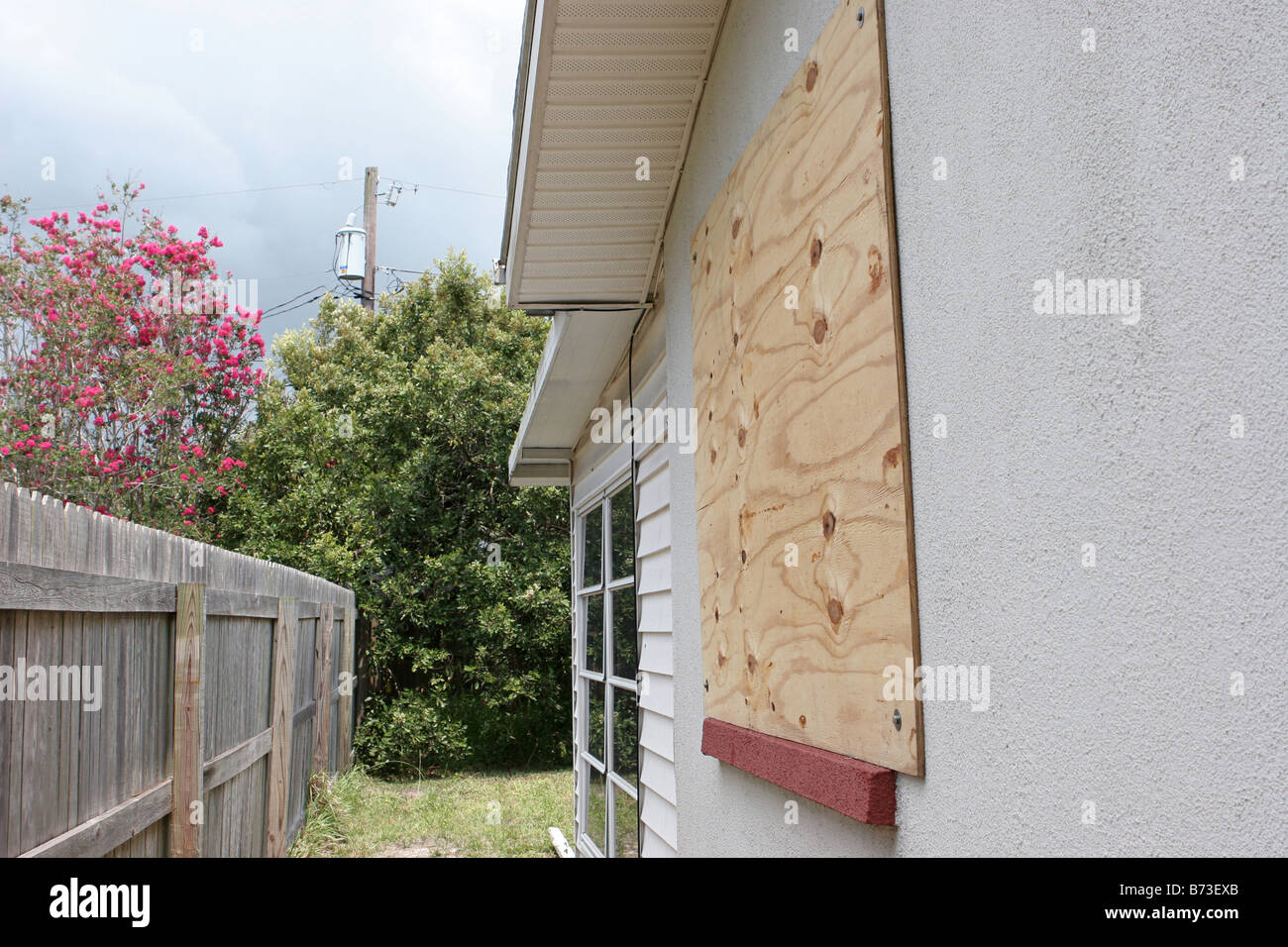 Hurricane protection plywood hires stock photography and images Alamy