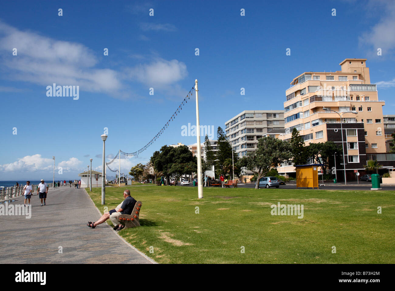 view along beach road sea point cape town south africa Stock Photo - Alamy