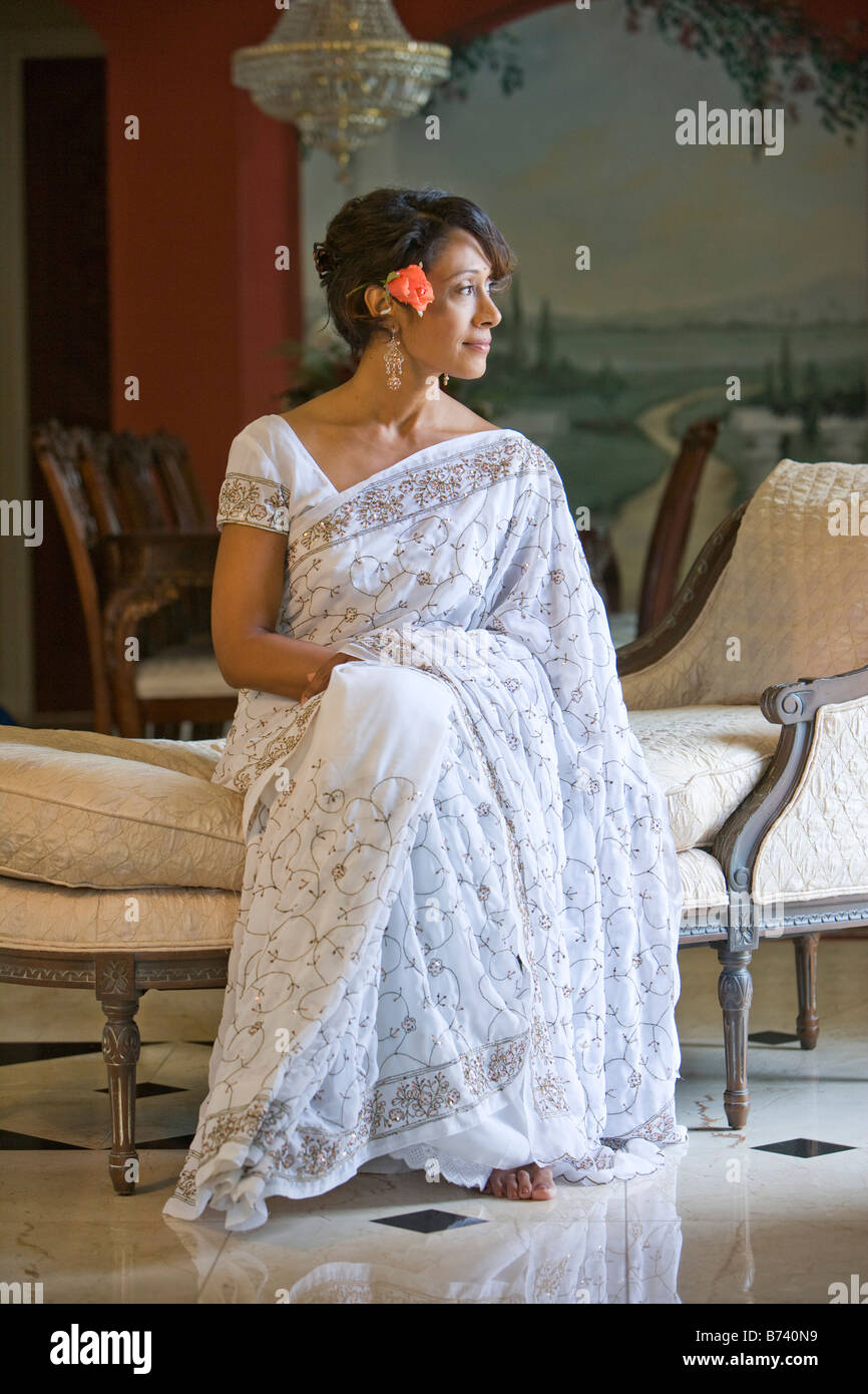 Indian woman in sari thinking hi-res stock photography and images - Alamy