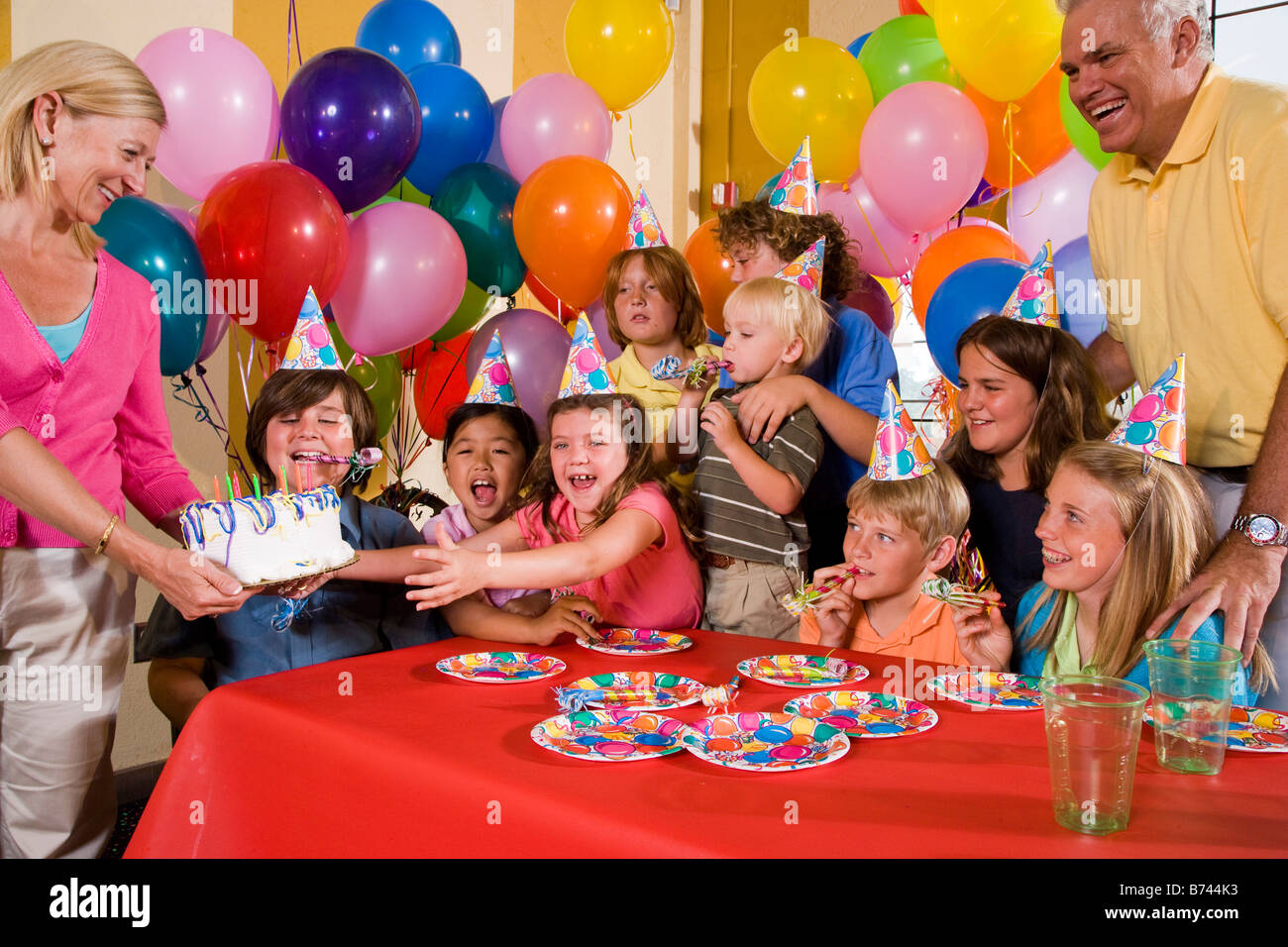 Детский праздник на природе. День рождения ребенка в детском саду идеи. Устроить праздник ребенку на день рождения. С днём рождения ребёнку. Как провести день рождения 9 лет.