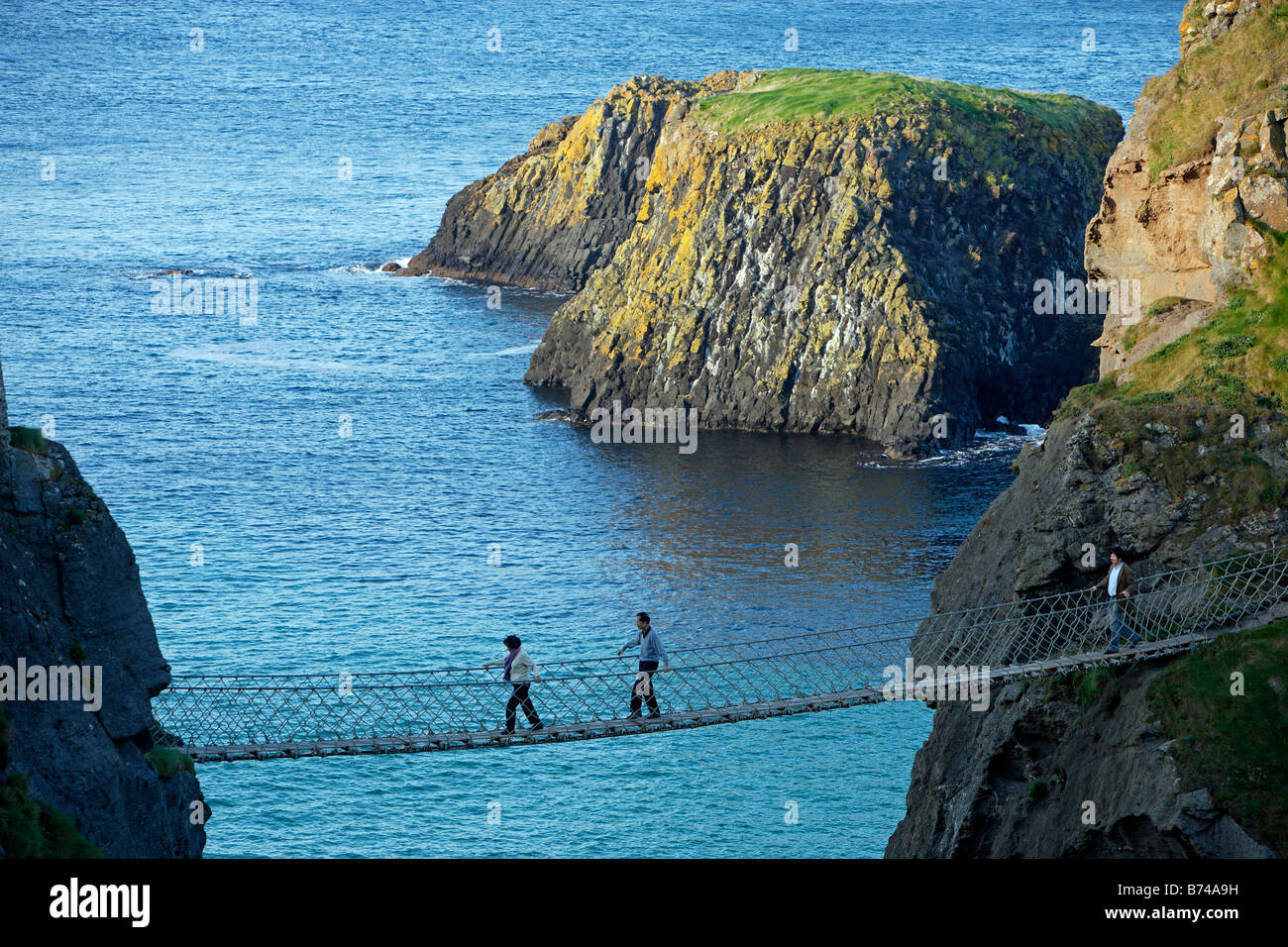 Ni Rope Bridge Carrick a rede rope bridge co antrim hi-res stock photography and ...