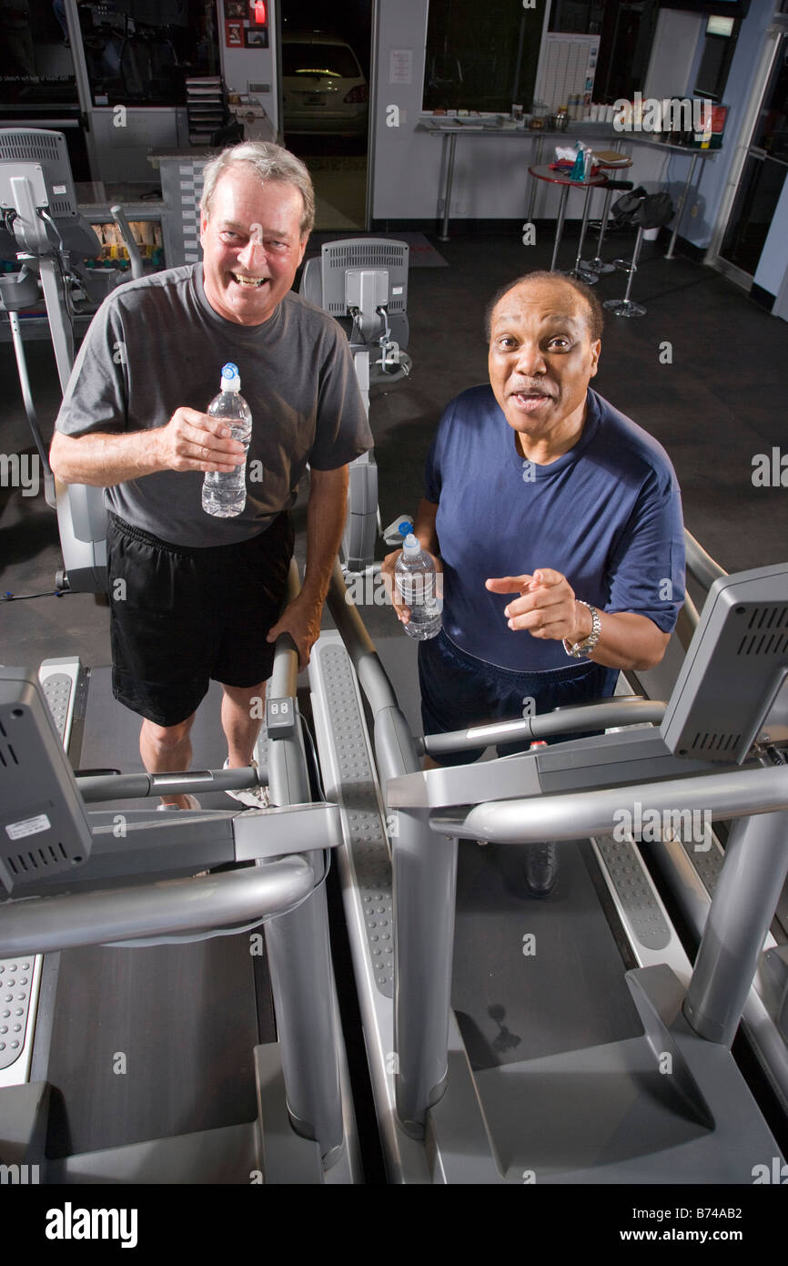 Exercise senior gym ethnic hi-res stock photography and images - Alamy