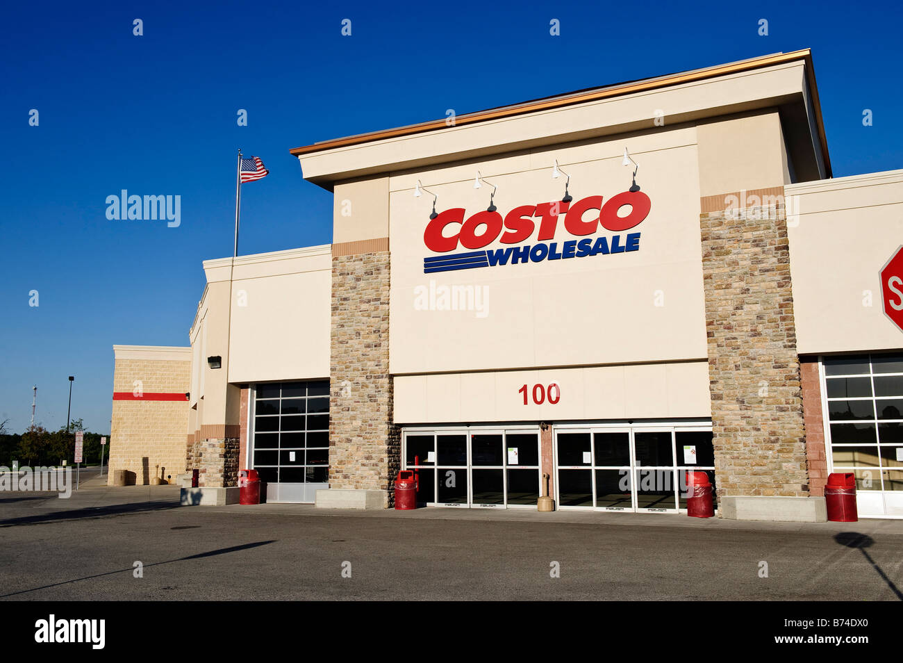 Costco discount shopping club Stock Photo Alamy
