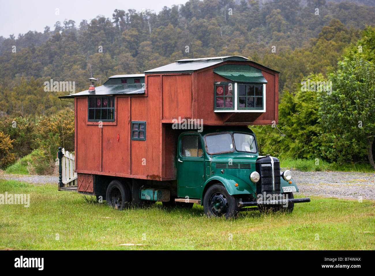 Old camper hi-res stock photography and images - Alamy