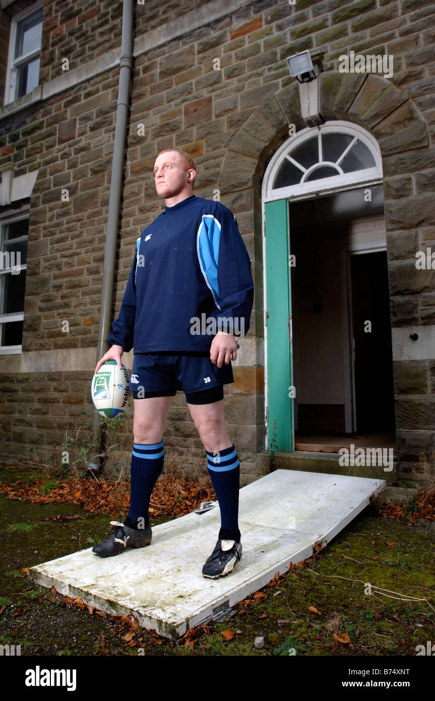 THE CARDIFF BLUES AND WALES RUGBY UNION FLANKER MARTYN WILLIAMS APPEARS TO HAVE KNOCKED DOWN A DOOR 2007 Stock Photo