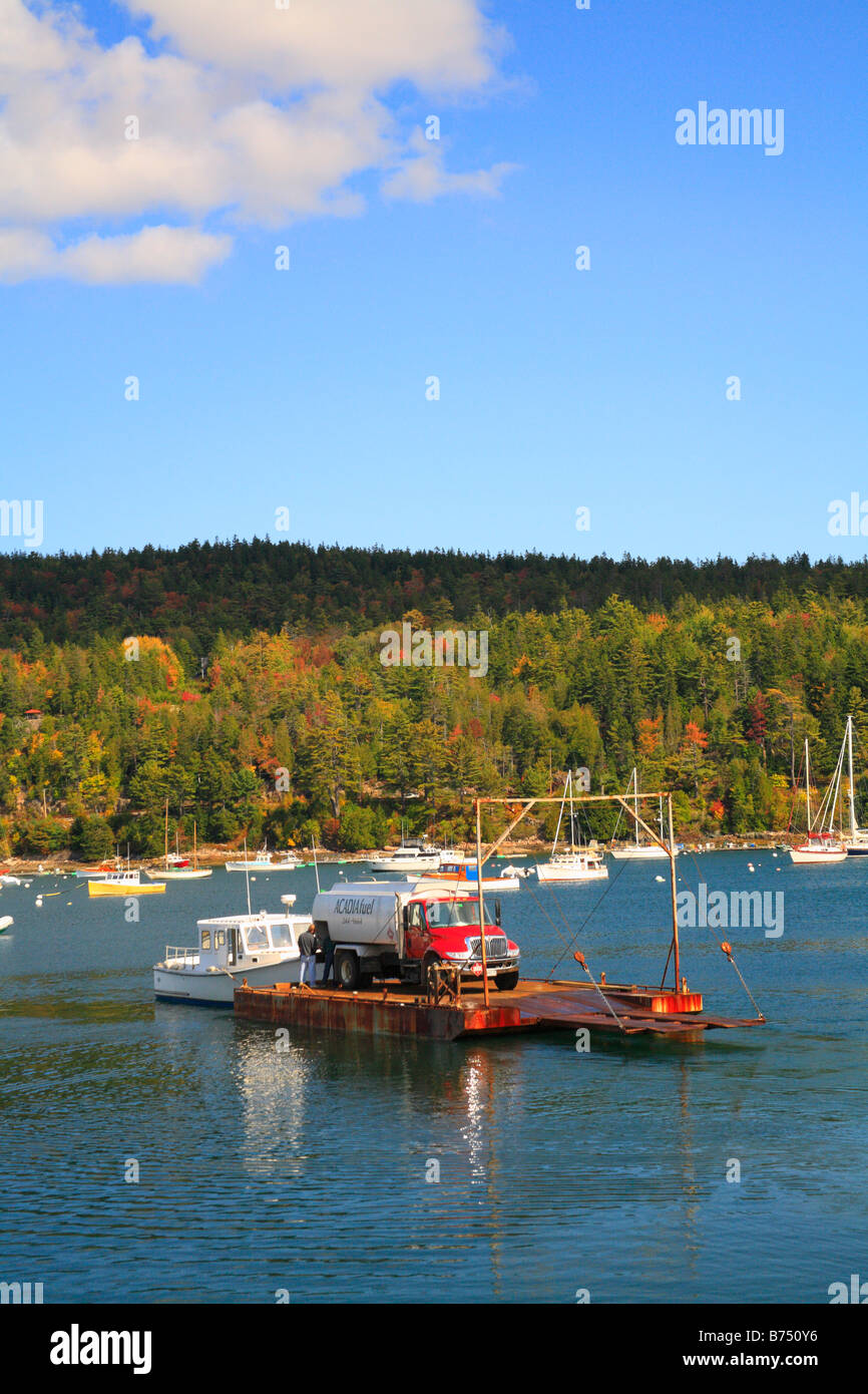 Fuel oil truck hires stock photography and images Alamy