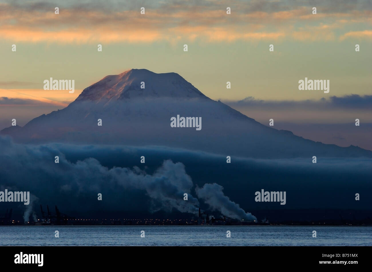 Air pollution in front of Mount Rainier Stock Photo Alamy