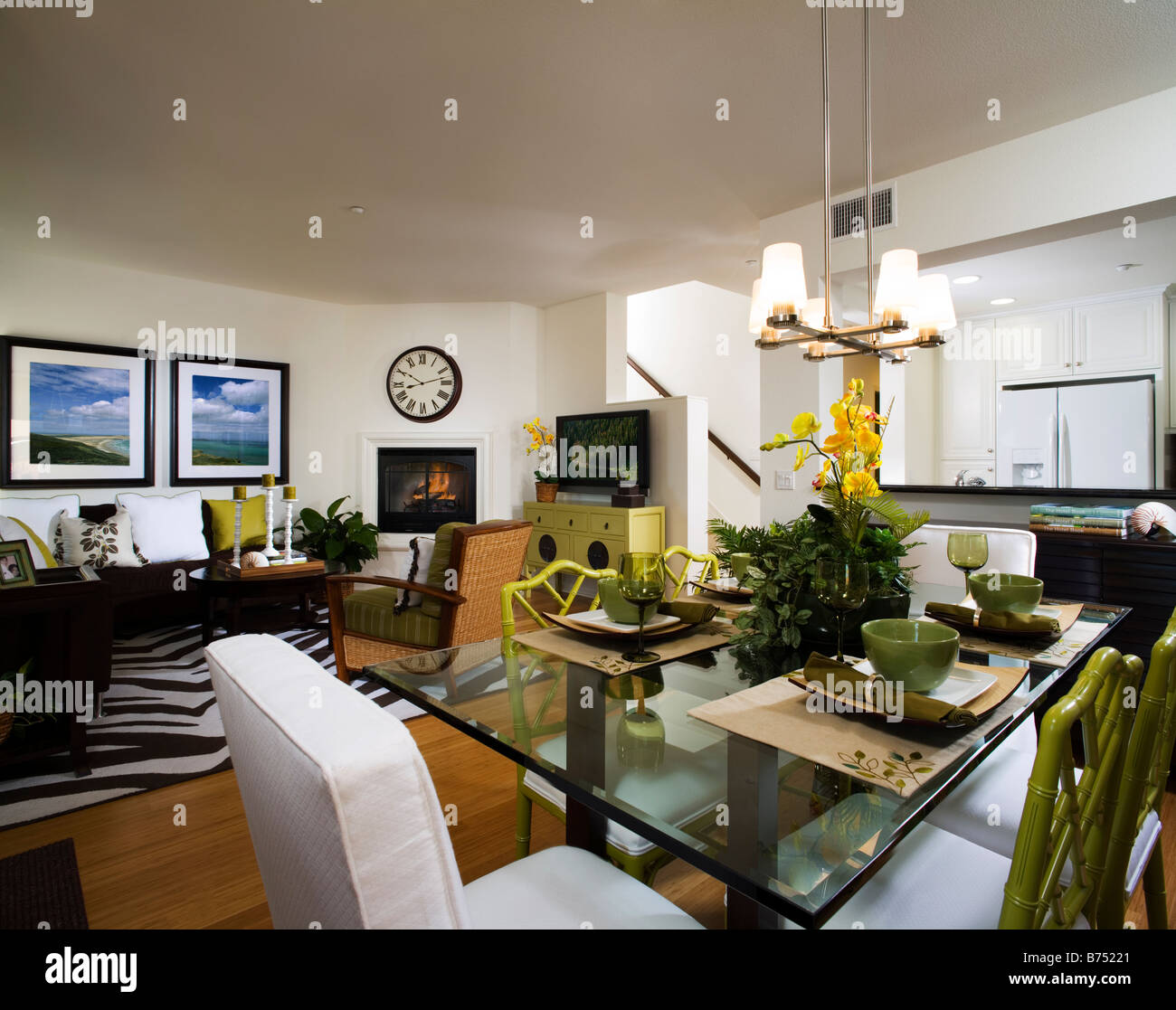 Jungle theme living room hires stock photography and images Alamy