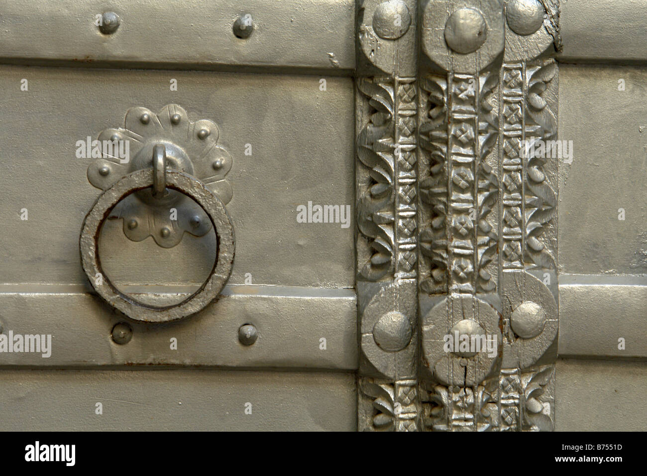 silvered door detail with knocker in the anandilal poddar haveli at nawalgarh Stock Photo