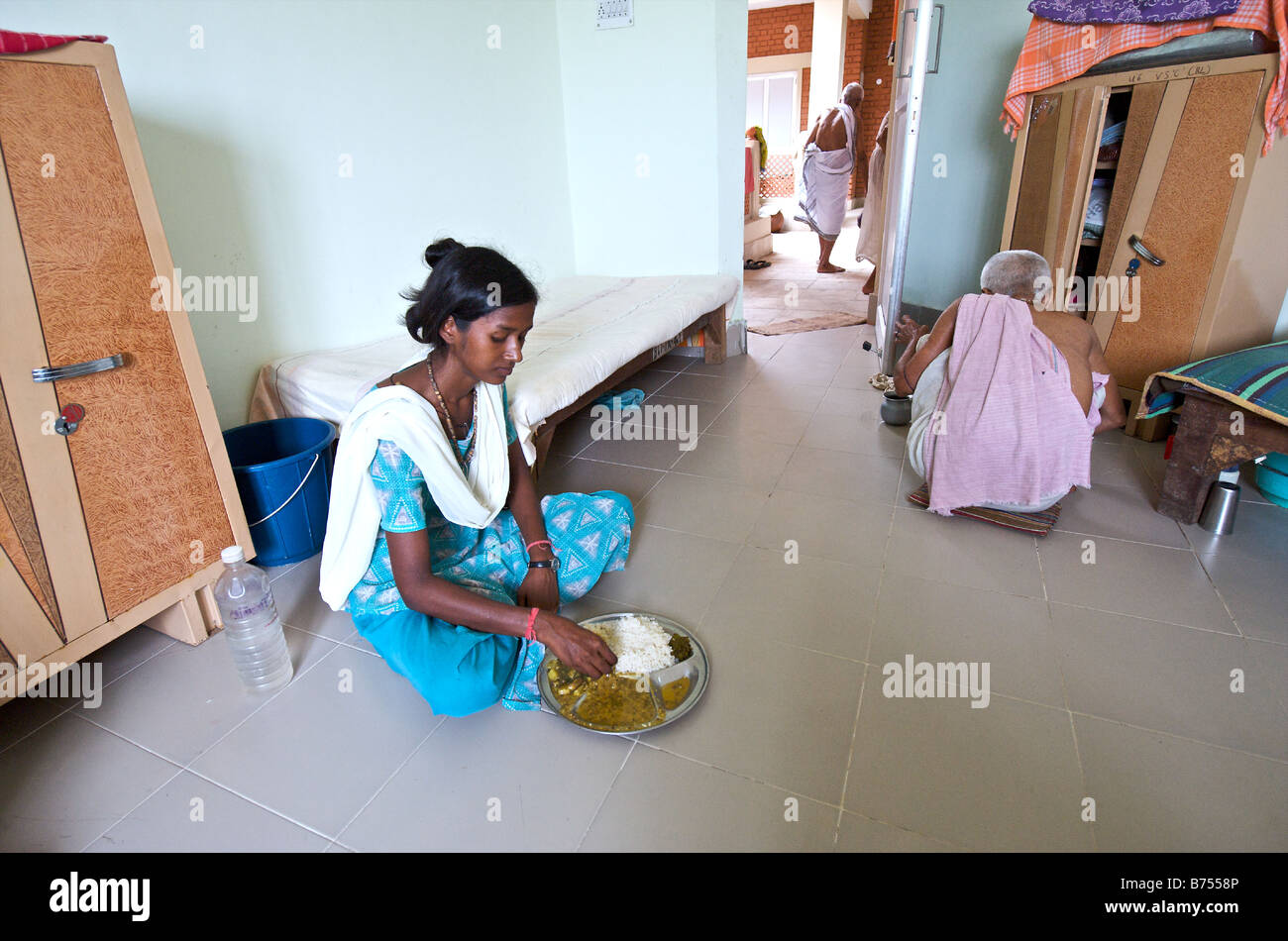 India Vrindavan The Ma Dham Ashram For Widows Of The Guild Of Service Portrait Of Young Widow Bharti Stock Photo Alamy