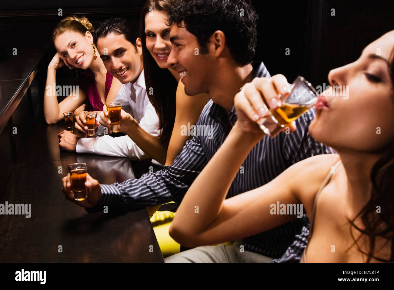 Group of friends sitting at bar hi-res stock photography and images - Alamy