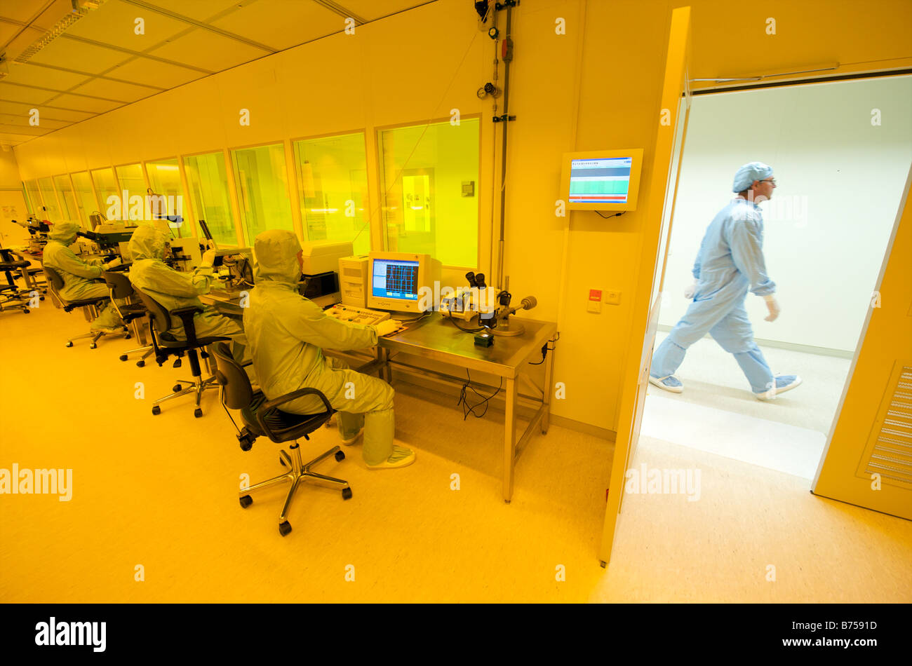 Cleanroom lab hires stock photography and images Alamy