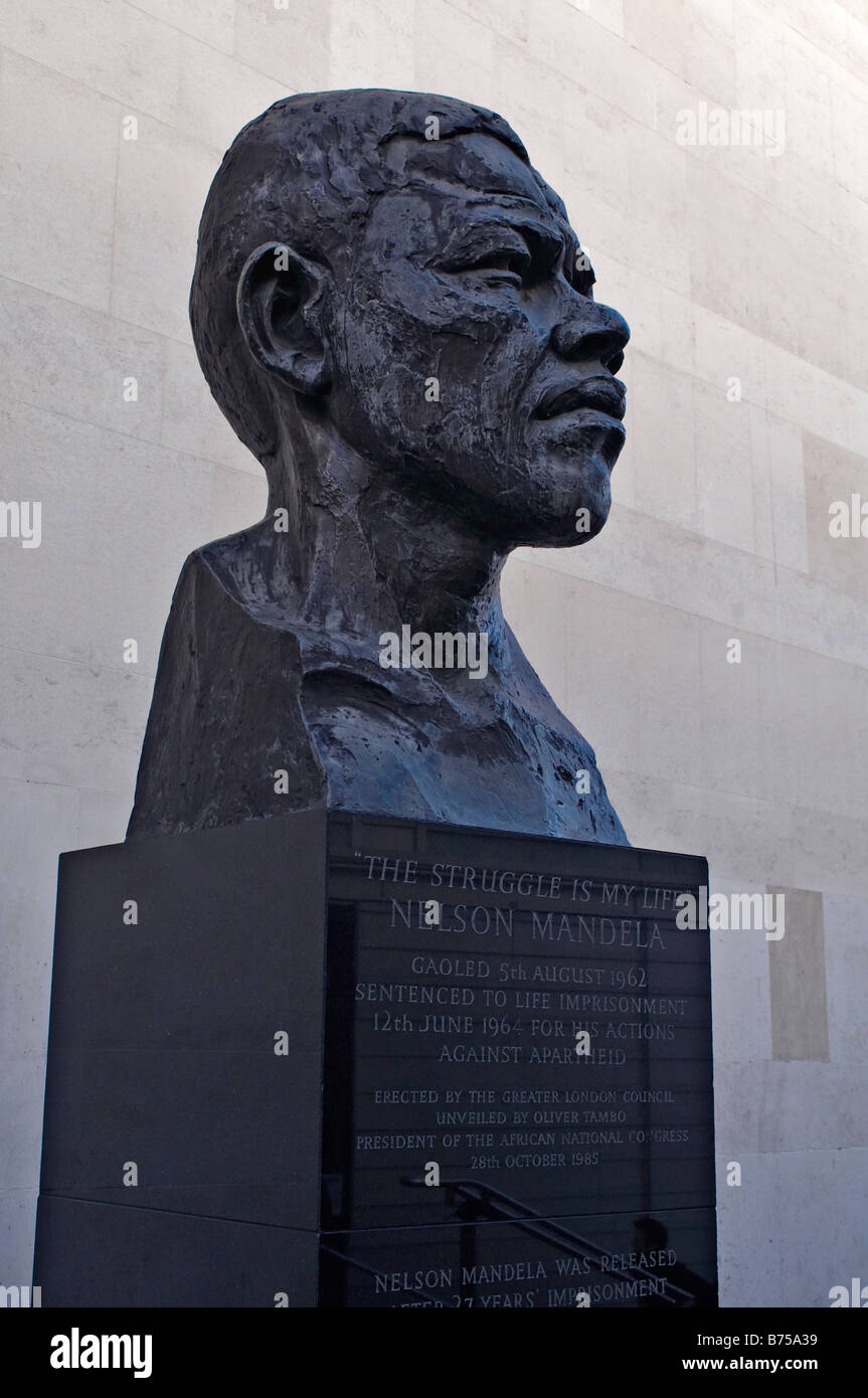 The sculpture head of Nelson Mandela on the South Bank Stock Photo Alamy