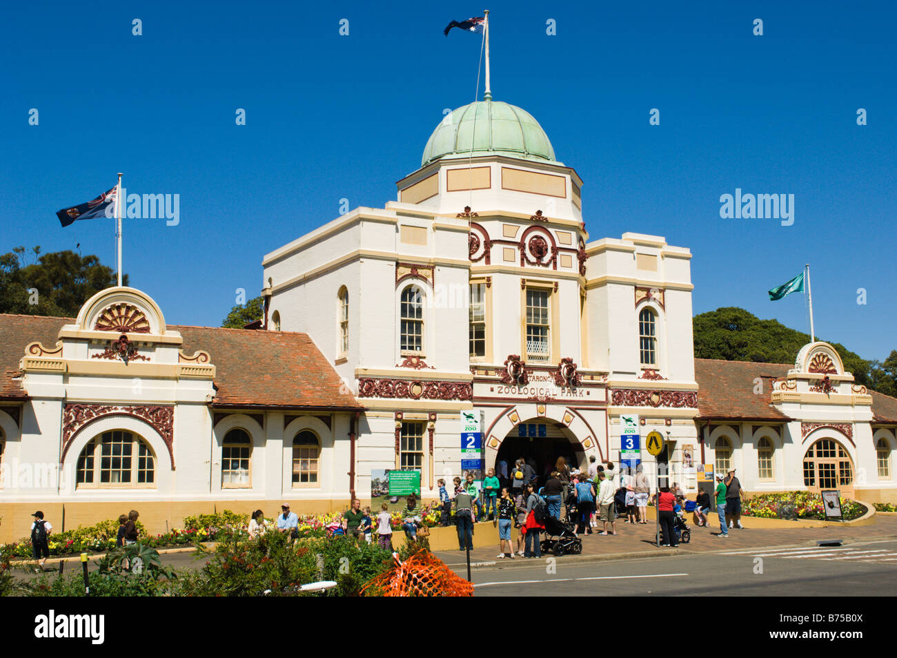 Entrance to Sydney's Taronga Zoo Stock Photo - Alamy