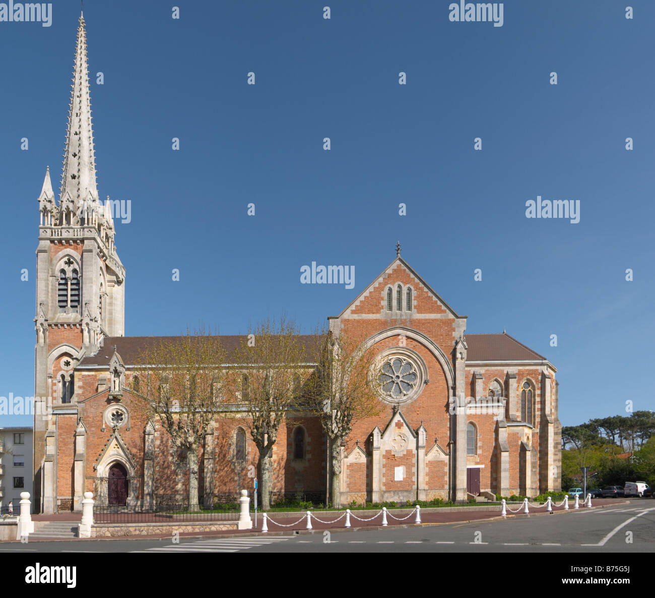 basilique notre dame arcachon bordeaux france Stock Photo Alamy — free download