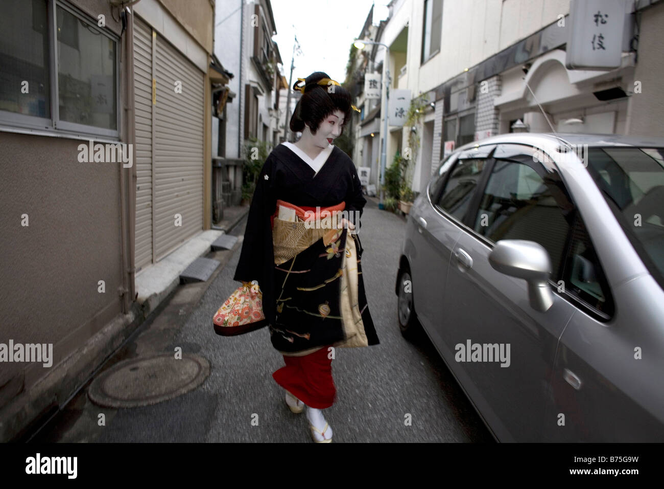 Japanese Servant Woman Hi res Stock Photography And Images Alamy japanese-servant-woman-hi-res-stock-photography-and-images-alamy