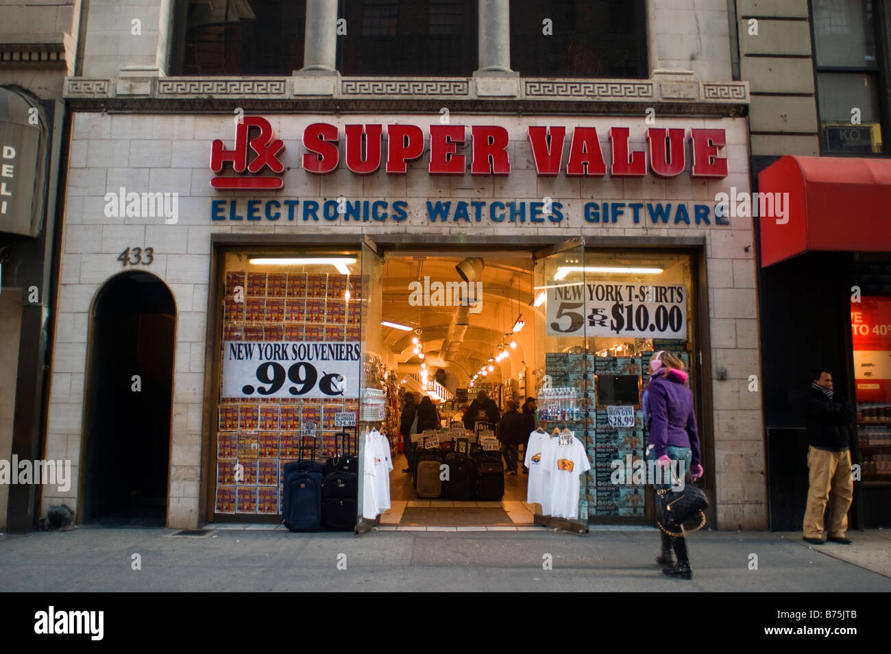 Souvenir store in new york hires stock photography and images Alamy