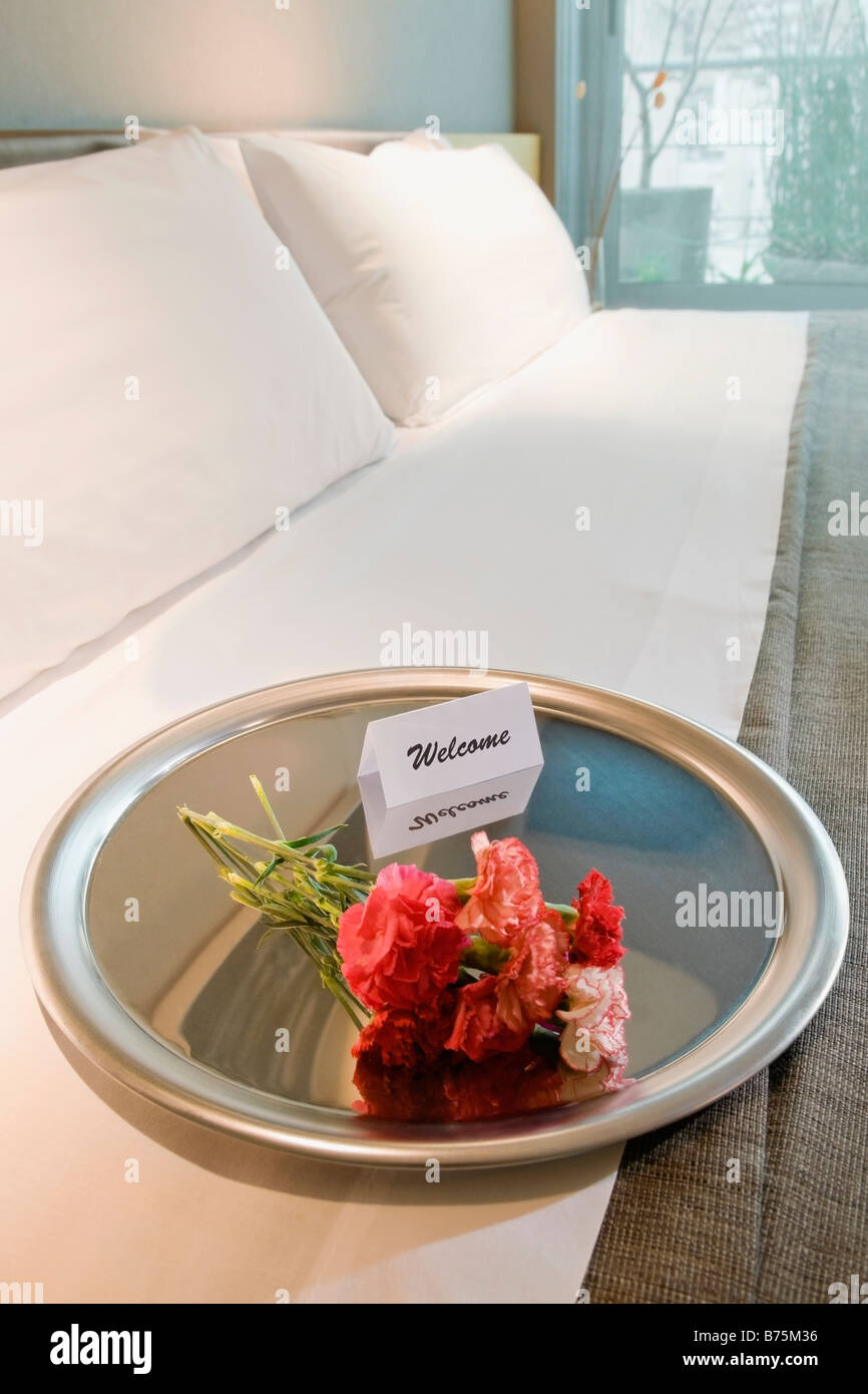 Welcome note with flowers hi-res stock photography and images - Alamy