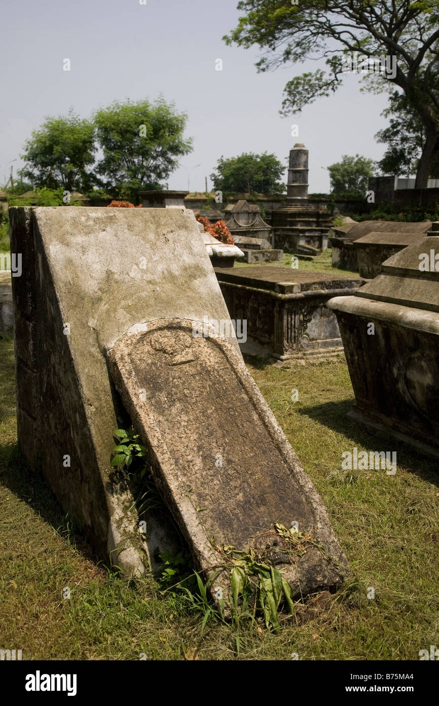 Graves of early European settlers can still be seen in Fort Kochi in