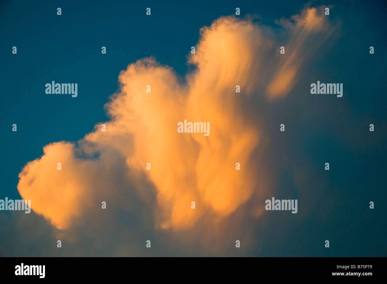 Unusual Updraft Cloud Stock Photo Alamy
