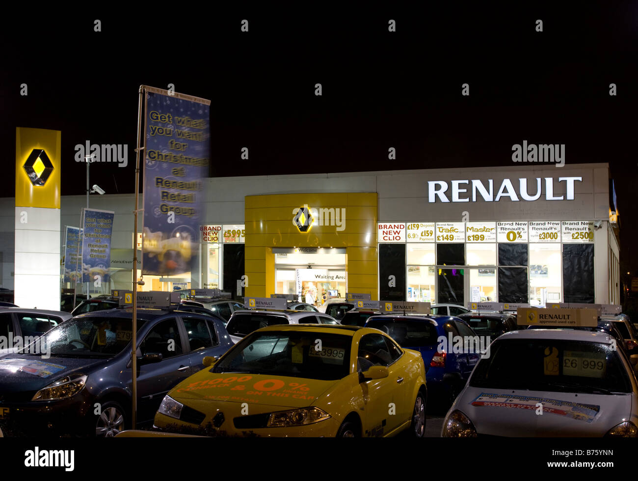 Renault Showroom Enfield London Stock Photo 21644497 Alamy
