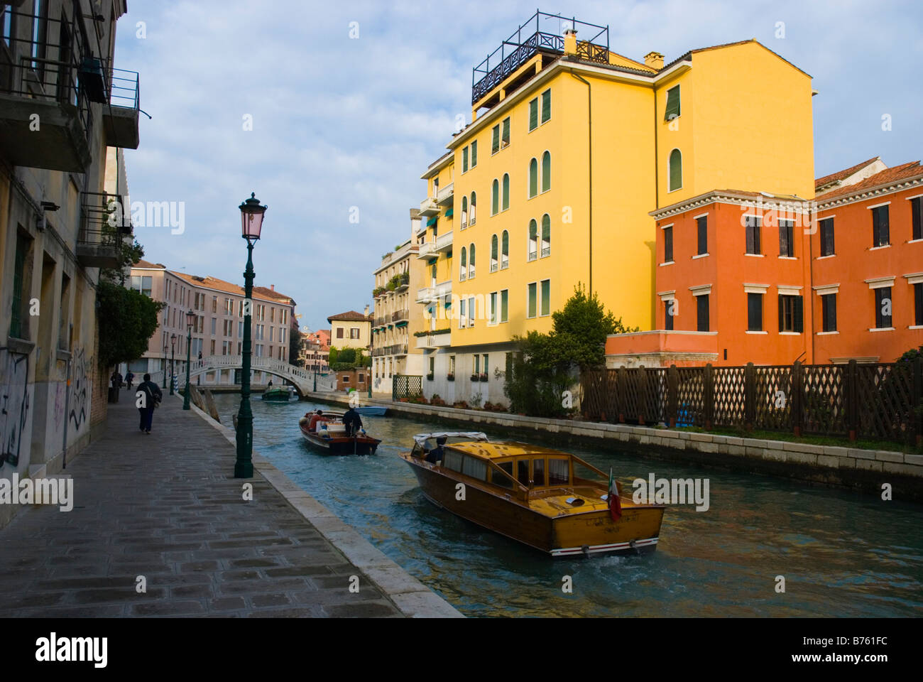 Venedig canal boats hi-res stock photography and images - Alamy