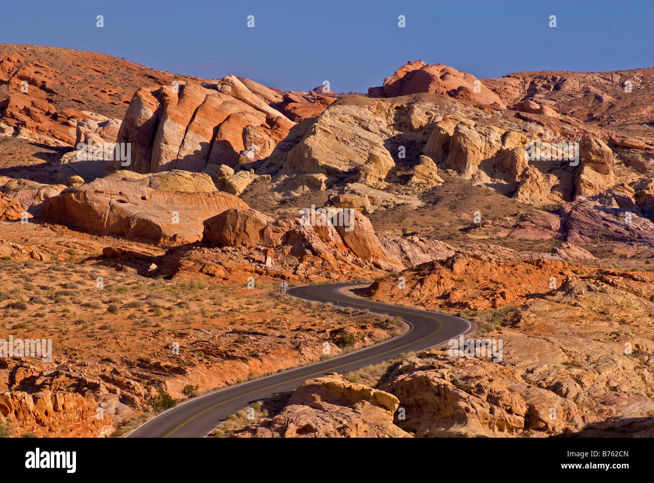 white-domes-scenic-byway-at-valley-of-fire-state-park-nevada-usa-stock