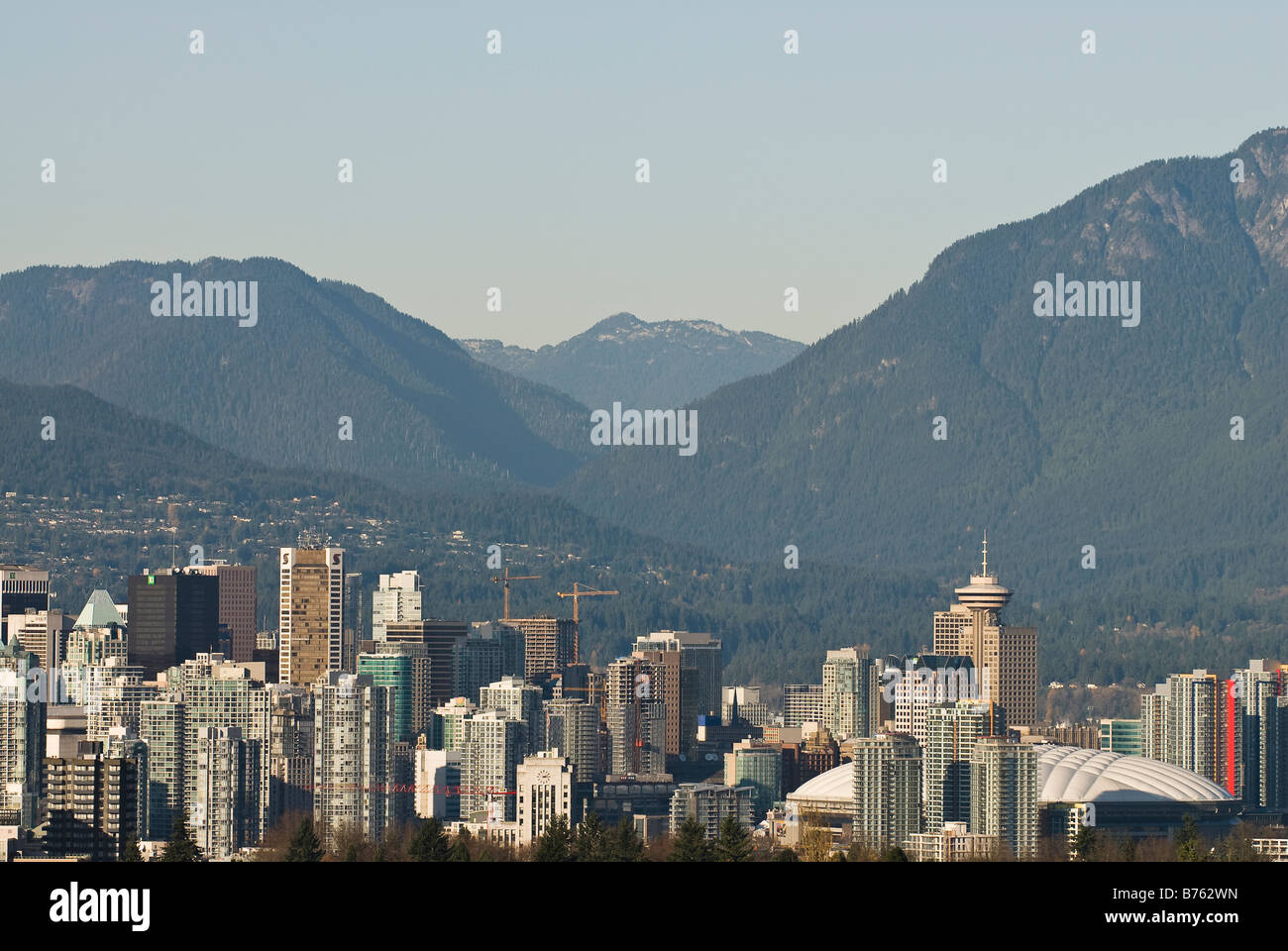 North vancouver construction hi-res stock photography and images - Alamy