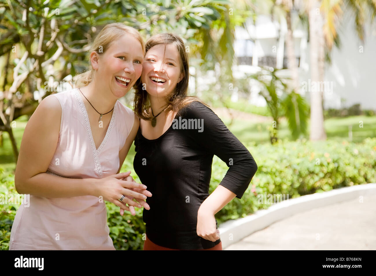 Girls laughing park hi-res stock photography and images - Alamy