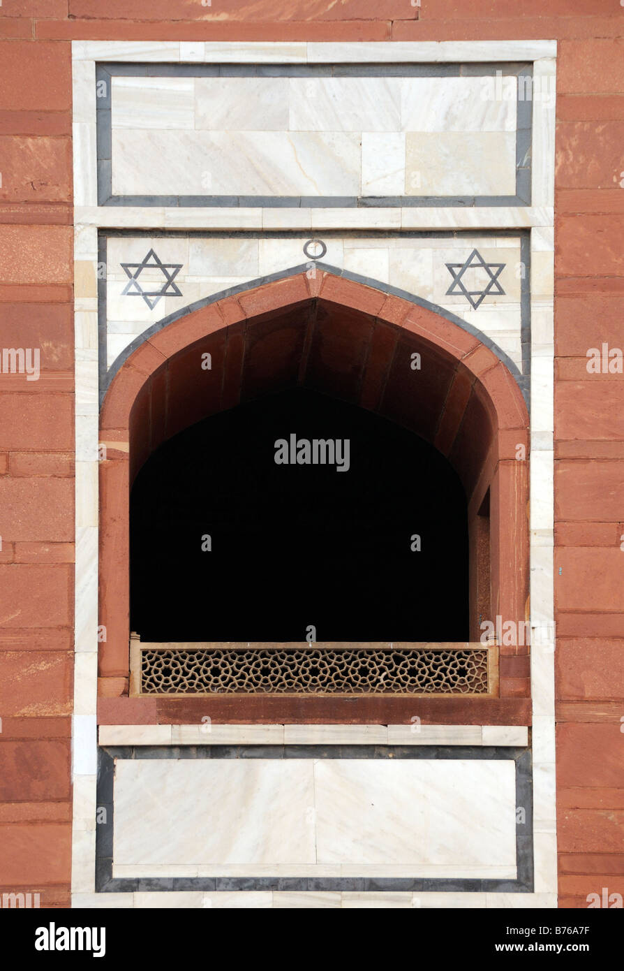 Arched balcony above an entrance to tomb of the Mughal emperor Humayun. Stock Photo