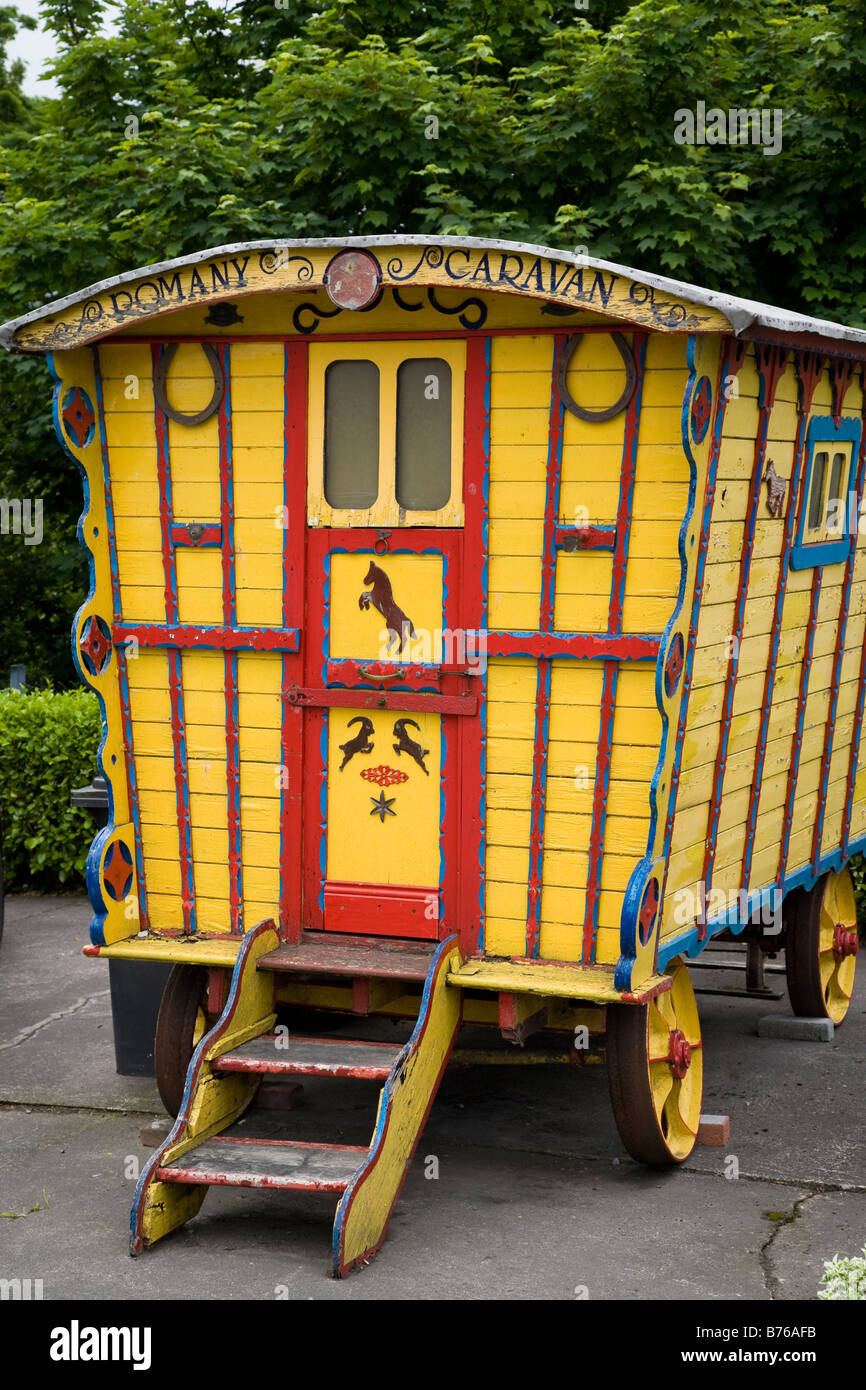 Typical gypsy caravan or trailer used in Ireland Stock Photo Alamy