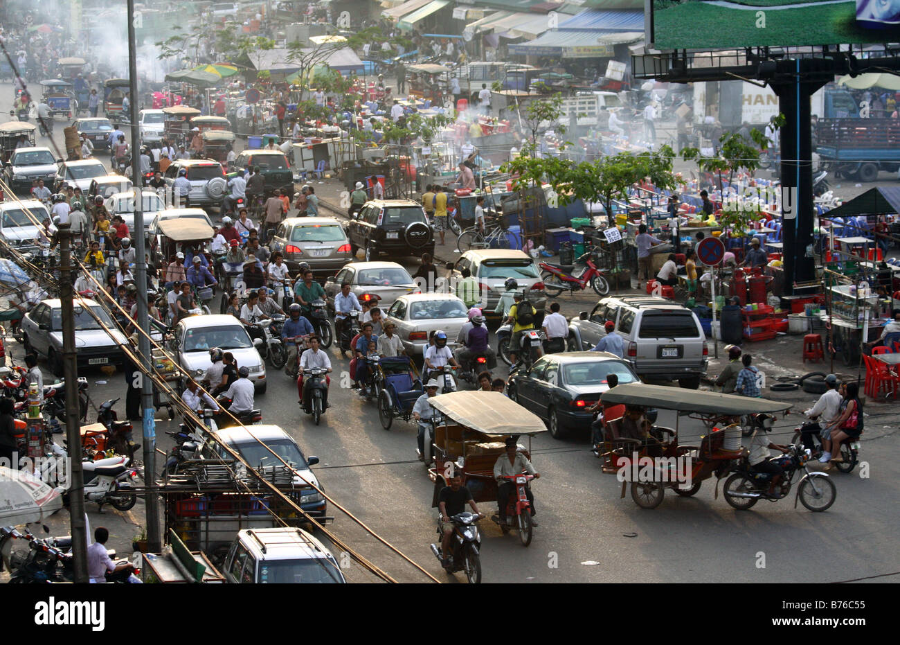 Chaos and traffic in Phnom Penh, Cambodia Stock Photo