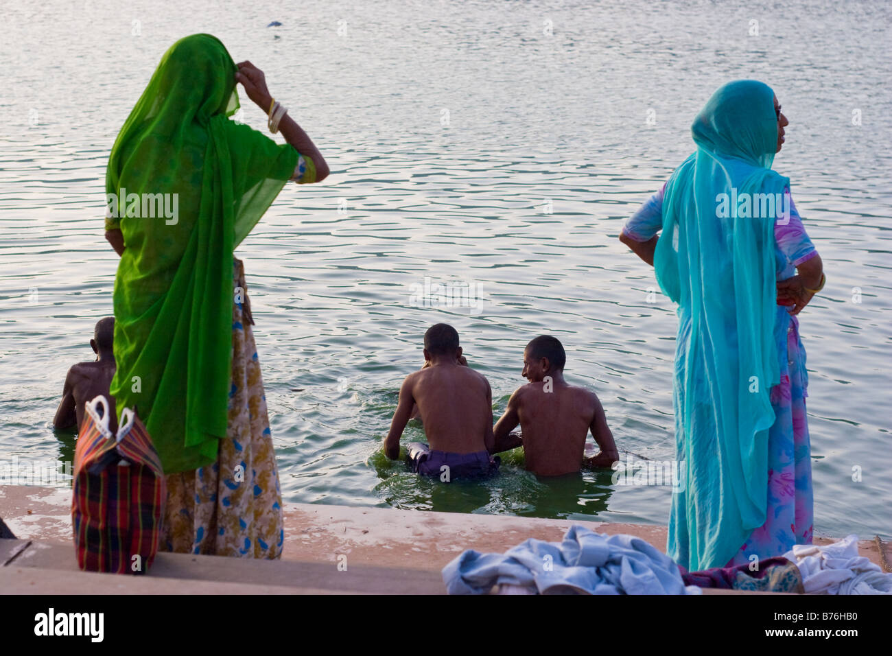 Women after bathing in Pushkar Lake, in Pushkar, Rajastan, India Stock ...